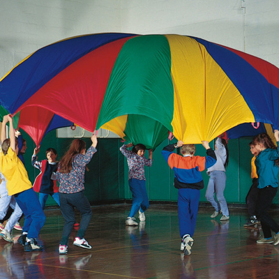 Childrenâs âplay parachuteâ